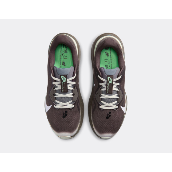 Nike Structure 26 International Running Team Baroque Brown